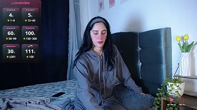 IsaBaileys  online show from August 6, 2:02 am