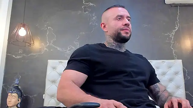 Snapshot of BruceDallas chatting on December 8, 3:10 am BruceDallas online show from December 8, 3:10 am