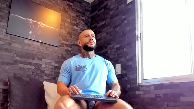 Snapshot of BruceDallas chatting on September 22, 1:35 pm BruceDallas online show from September 22, 1:35 pm