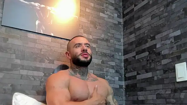 Snapshot of BruceDallas chatting on December 15, 12:59 am BruceDallas online show from December 15, 12:59 am