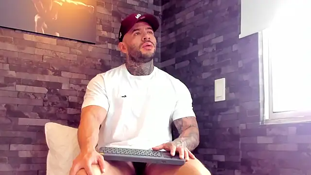 BruceDallas online show from February 2, 9:13 pm