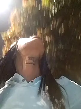 Snapshot of Honey-420- chatting on October 21, 12:00 am Honey-420- online show from October 21, 12:00 am