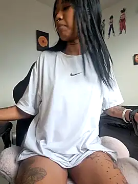 Snapshot of Honey-420- chatting on November 1, 11:45 am Honey-420- online show from November 1, 11:45 am