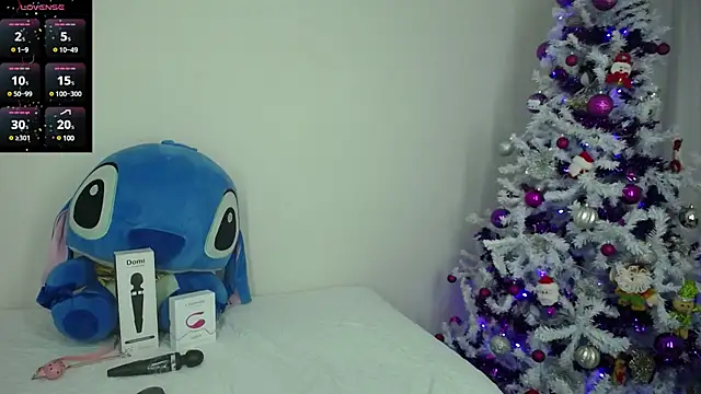 Snapshot of LauraSofia_Cam chatting on December 8, 9:57 am LauraSofia Cam online show from December 8, 9:57 am