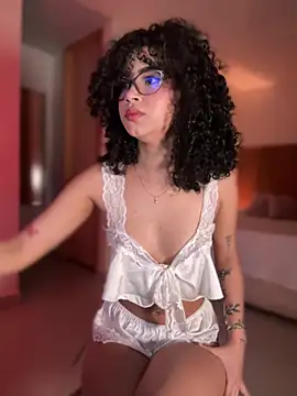 Lianh Benett online show from February 28, 5:15 am