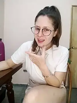 lucecitafantasy2 online show from December 3, 11:46 pm