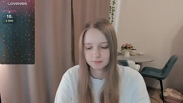 Snapshot of Alyaley chatting on June 3, 9:34 am Alyaley online show from June 3, 9:34 am