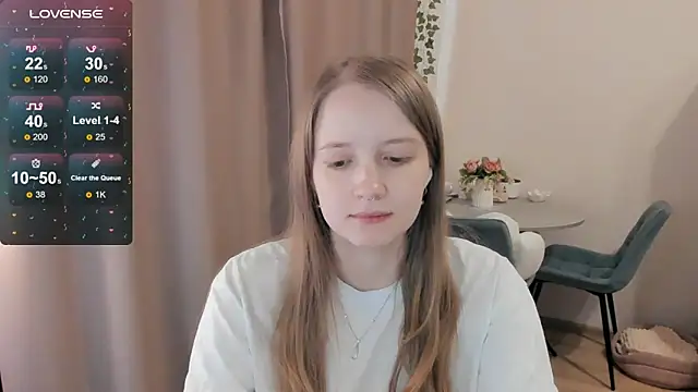 Snapshot of Alyaley chatting on June 15, 10:17 am Alyaley online show from June 15, 10:17 am