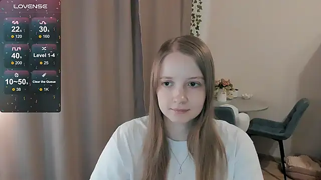 Snapshot of Alyaley chatting on June 17, 10:17 am Alyaley online show from June 17, 10:17 am