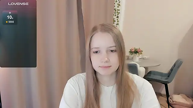Snapshot of Alyaley chatting on June 26, 11:36 am Alyaley online show from June 26, 11:36 am
