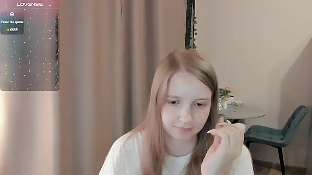 Snapshot of Alyaley chatting on July 13, 10:56 pm Alyaley online show from July 13, 10:56 pm