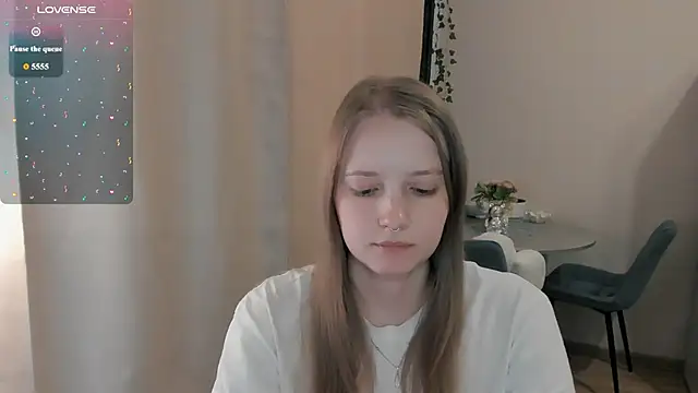 Snapshot of Alyaley chatting on July 25, 11:41 am Alyaley online show from July 25, 11:41 am