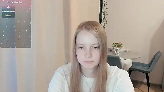 Snapshot of Alyaley chatting on July 28, 2:13 pm Alyaley online show from July 28, 2:13 pm