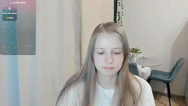 Snapshot of Alyaley chatting on July 28, 8:52 pm Alyaley online show from July 28, 8:52 pm