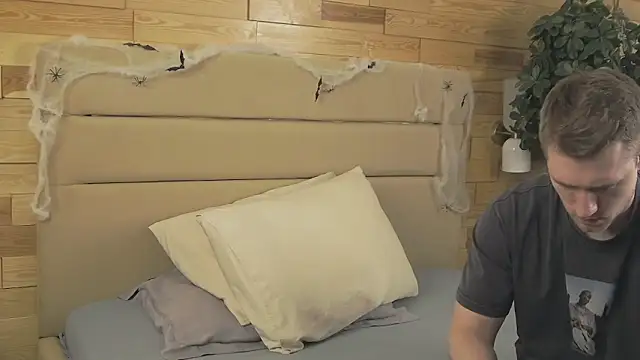 Snapshot of EthanPinkman chatting on October 23, 4:23 am EthanPinkman online show from October 23, 4:23 am