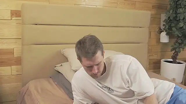 Snapshot of EthanPinkman chatting on November 8, 4:01 am EthanPinkman online show from November 8, 4:01 am