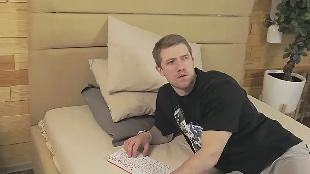 Snapshot of EthanPinkman chatting on November 16, 3:56 am EthanPinkman online show from November 16, 3:56 am