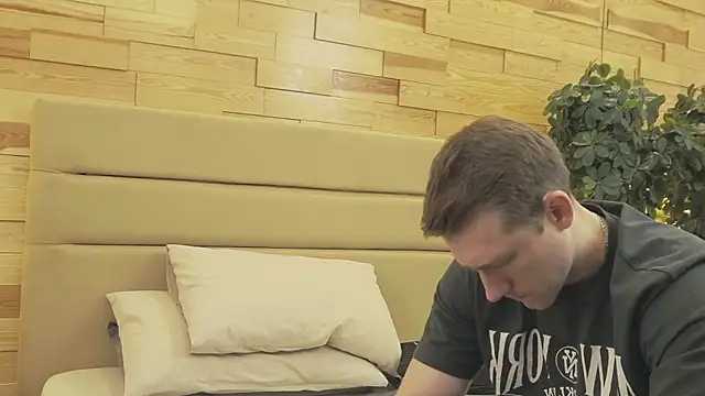 Snapshot of EthanPinkman chatting on December 1, 4:28 am EthanPinkman online show from December 1, 4:28 am