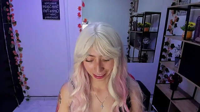 Snapshot of LilithCooperr_ chatting on November 27, 10:45 pm LilithCooperr online show from November 27, 10:45 pm