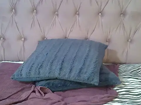 Snapshot of SweetMellowX1 chatting on February 22, 5:13 pm SweetMellowX1 online show from February 22, 5:13 pm