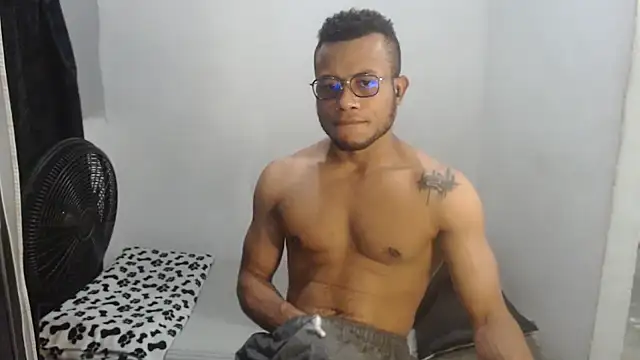 Snapshot of grandominantex1 chatting on December 13, 11:43 pm grandominantex1 online show from December 13, 11:43 pm