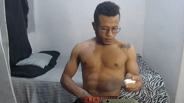 Snapshot of grandominantex1 chatting on January 18, 9:51 pm grandominantex1 online show from January 18, 9:51 pm