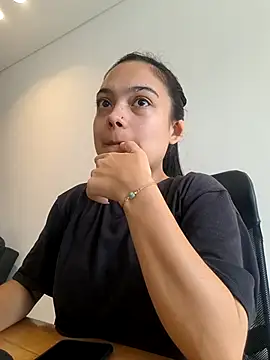 littlemelii online show from March 17, 3:50 pm