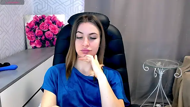 Snapshot of Naughty__Megan chatting on February 22, 8:40 am Naughty Megan online show from February 22, 8:40 am