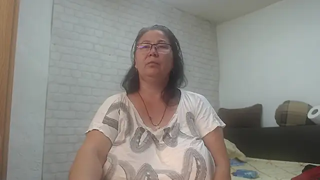 EmmaSquirt online show from June 3, 7:00 am