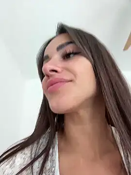Snapshot of Alisa-Marie chatting on February 4, 1:59 pm Alisa-Marie online show from February 4, 1:59 pm