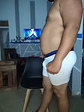 Snapshot of Evert_hairyboy chatting on May 31, 2:35 pm Evert hairyboy online show from May 31, 2:35 pm