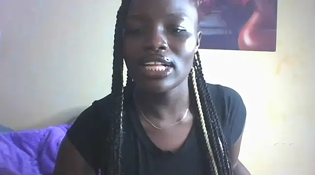 Snapshot of Mon_cherrie_ chatting on December 2, 1:03 am Mon cherrie online show from December 2, 1:03 am