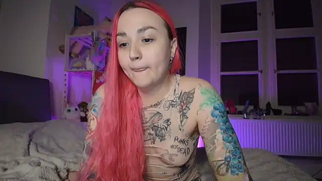 Snapshot of PinkHurricaneOfficial chatting on January 24, 10:51 pm PinkHurricaneOfficial online show from January 24, 10:51 pm