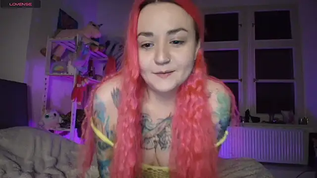 Snapshot of PinkHurricaneOfficial chatting on January 26, 11:29 pm PinkHurricaneOfficial online show from January 26, 11:29 pm