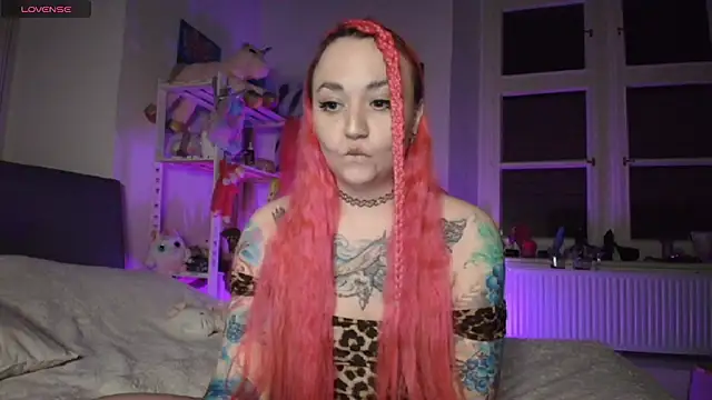 Snapshot of PinkHurricaneOfficial chatting on January 27, 7:56 pm PinkHurricaneOfficial online show from January 27, 7:56 pm