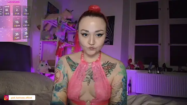 Snapshot of PinkHurricaneOfficial chatting on January 30, 10:19 pm PinkHurricaneOfficial online show from January 30, 10:19 pm