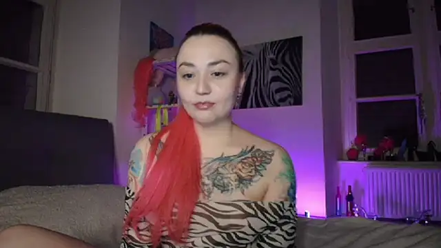 Snapshot of PinkHurricaneOfficial chatting on March 17, 10:38 pm PinkHurricaneOfficial online show from March 17, 10:38 pm