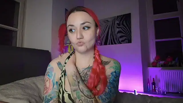 Snapshot of PinkHurricaneOfficial chatting on March 22, 2:05 am PinkHurricaneOfficial online show from March 22, 2:05 am