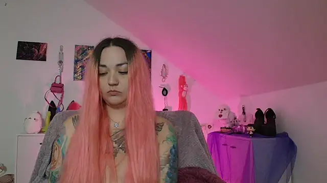 Snapshot of PinkHurricaneOfficial chatting on September 8, 6:18 pm PinkHurricaneOfficial online show from September 8, 6:18 pm