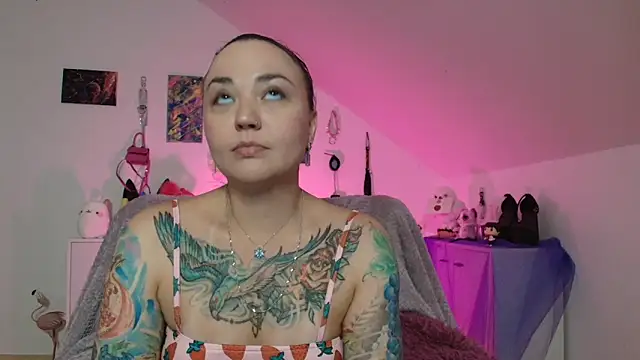 Snapshot of PinkHurricaneOfficial chatting on September 10, 2:39 pm PinkHurricaneOfficial online show from September 10, 2:39 pm