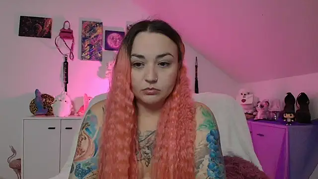 Snapshot of PinkHurricaneOfficial chatting on September 18, 7:27 pm PinkHurricaneOfficial online show from September 18, 7:27 pm