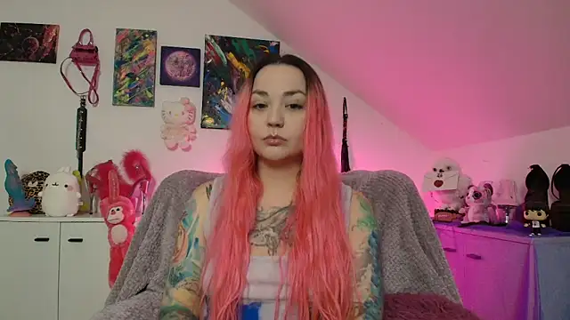 Snapshot of PinkHurricaneOfficial chatting on October 7, 11:18 am PinkHurricaneOfficial online show from October 7, 11:18 am