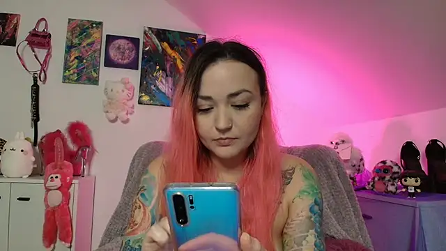 Snapshot of PinkHurricaneOfficial chatting on October 18, 3:57 pm PinkHurricaneOfficial online show from October 18, 3:57 pm