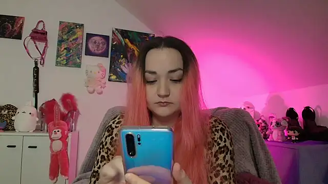 Snapshot of PinkHurricaneOfficial chatting on October 28, 4:09 pm PinkHurricaneOfficial online show from October 28, 4:09 pm