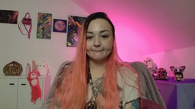 Snapshot of PinkHurricaneOfficial chatting on November 10, 4:17 pm PinkHurricaneOfficial online show from November 10, 4:17 pm