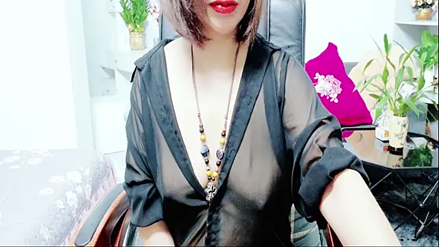 Snapshot of Miu-Le chatting on July 4, 8:20 am Miu-Le online show from July 4, 8:20 am