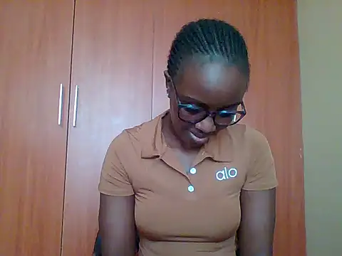 Snapshot of sexy_darleen23 chatting on June 9, 9:21 am sexy darleen23 online show from June 9, 9:21 am