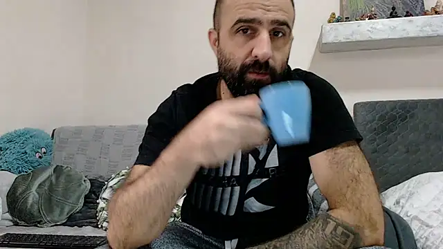 Snapshot of ivat80 chatting on December 10, 9:01 am ivat80 online show from December 10, 9:01 am