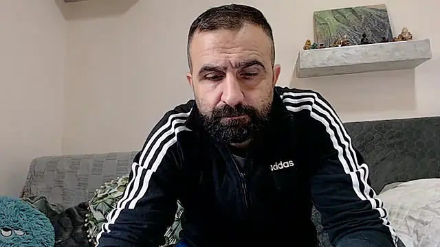 Snapshot of ivat80 chatting on December 15, 8:52 am ivat80 online show from December 15, 8:52 am