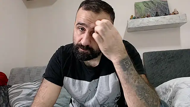 Snapshot of ivat80 chatting on December 16, 7:15 am ivat80 online show from December 16, 7:15 am